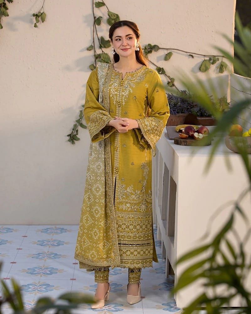 Hania Aamir